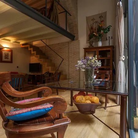 Muralla - Wall Apartment Seville