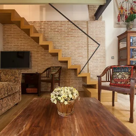 Muralla - Wall Apartment Seville