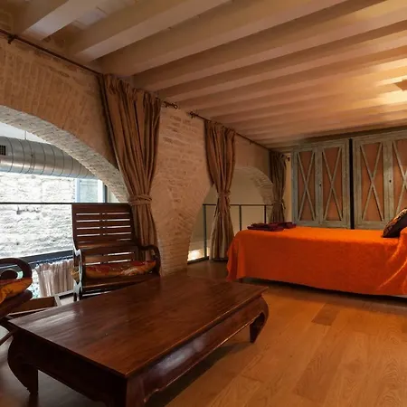 Muralla - Wall Apartment Seville