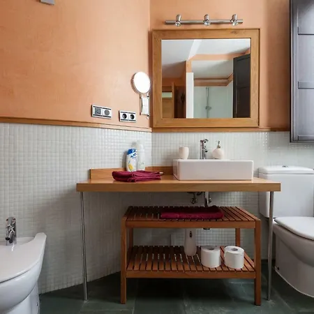 Muralla - Wall Apartment Seville